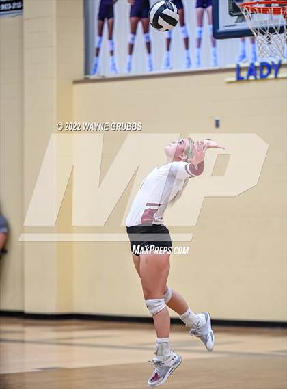 Thumbnail 2 in Tatum vs. White Oak (UIL 3A Region Quarterfinal Playoff) photogallery.