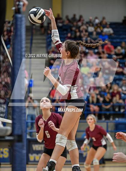Thumbnail 1 in Tatum vs. White Oak (UIL 3A Region Quarterfinal Playoff) photogallery.