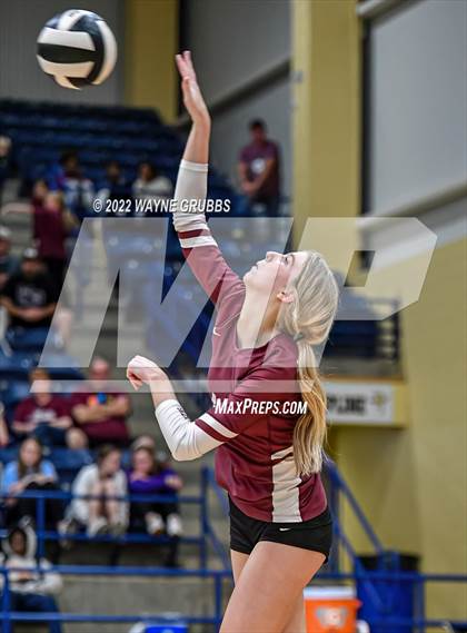 Thumbnail 1 in Tatum vs. White Oak (UIL 3A Region Quarterfinal Playoff) photogallery.