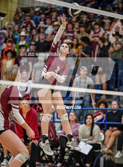 Thumbnail 2 in Tatum vs. White Oak (UIL 3A Region Quarterfinal Playoff) photogallery.