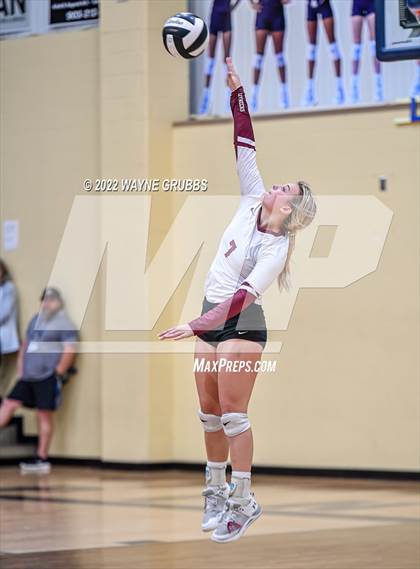 Thumbnail 1 in Tatum vs. White Oak (UIL 3A Region Quarterfinal Playoff) photogallery.