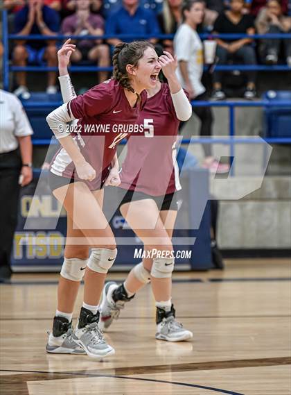 Thumbnail 2 in Tatum vs. White Oak (UIL 3A Region Quarterfinal Playoff) photogallery.