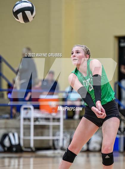 Thumbnail 2 in Tatum vs. White Oak (UIL 3A Region Quarterfinal Playoff) photogallery.