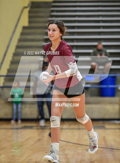 Thumbnail 1 in Tatum vs. White Oak (UIL 3A Region Quarterfinal Playoff) photogallery.