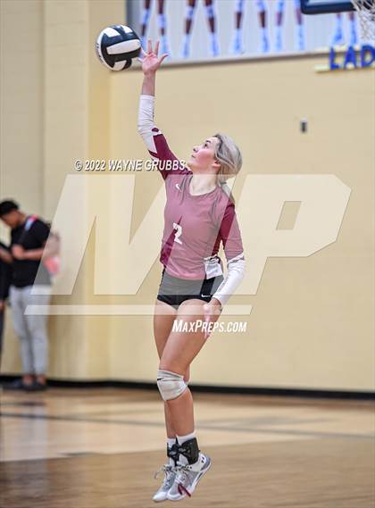 Thumbnail 1 in Tatum vs. White Oak (UIL 3A Region Quarterfinal Playoff) photogallery.