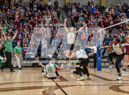 Thumbnail 2 in Tatum vs. White Oak (UIL 3A Region Quarterfinal Playoff) photogallery.
