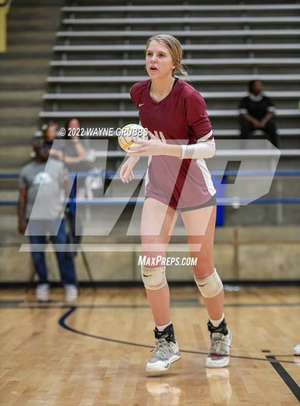 Thumbnail 2 in Tatum vs. White Oak (UIL 3A Region Quarterfinal Playoff) photogallery.