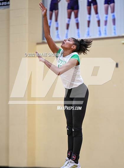Thumbnail 2 in Tatum vs. White Oak (UIL 3A Region Quarterfinal Playoff) photogallery.