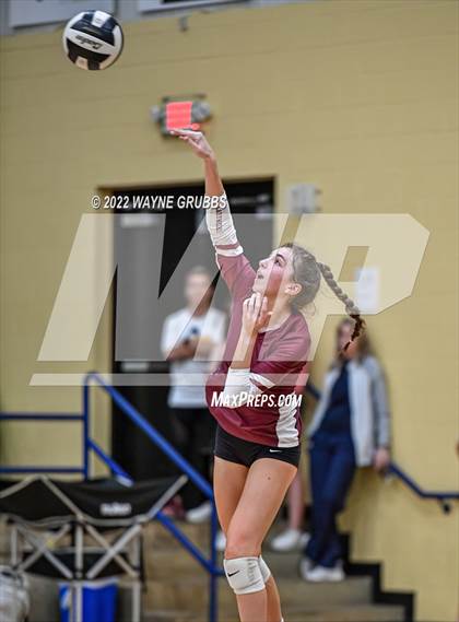 Thumbnail 2 in Tatum vs. White Oak (UIL 3A Region Quarterfinal Playoff) photogallery.