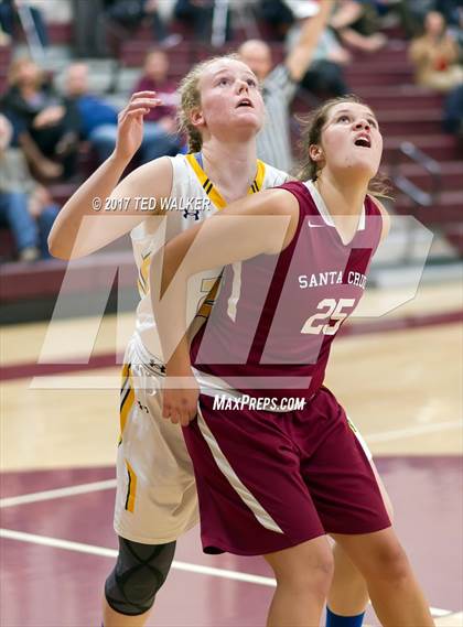 Thumbnail 3 in Soquel vs. Santa Cruz (SCCAL Semifinal) photogallery.