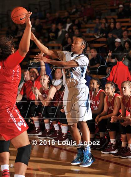 Thumbnail 2 in Centennial @ Mater Dei (Nike Extravaganza) photogallery.
