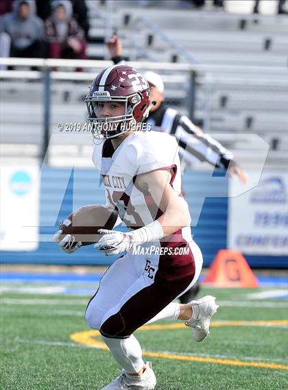 Thumbnail 2 in Garden City vs. MacArthur (Secrtion 8 Nassau County Conference II Championship) photogallery.