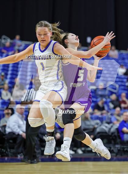 Thumbnail 1 in Huckabay vs. Irion County (UIL 1A Basketball State Semifinal) photogallery.