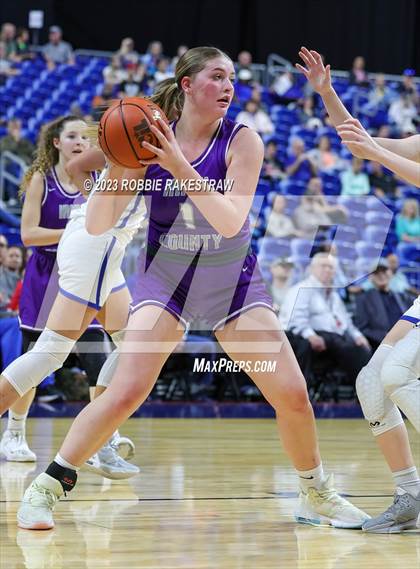 Thumbnail 1 in Huckabay vs. Irion County (UIL 1A Basketball State Semifinal) photogallery.