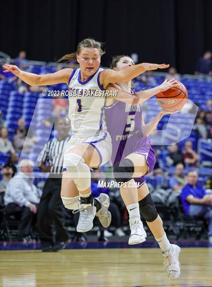 Thumbnail 3 in Huckabay vs. Irion County (UIL 1A Basketball State Semifinal) photogallery.