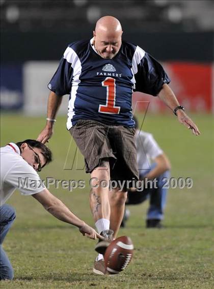 Thumbnail 3 in Rocklin vs. Servite (CIF State D2 Final) photogallery.