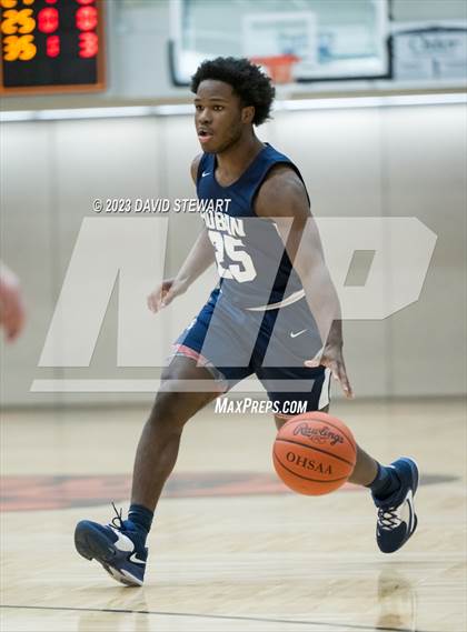 Thumbnail 2 in Archbishop Hoban vs. McKinley photogallery.