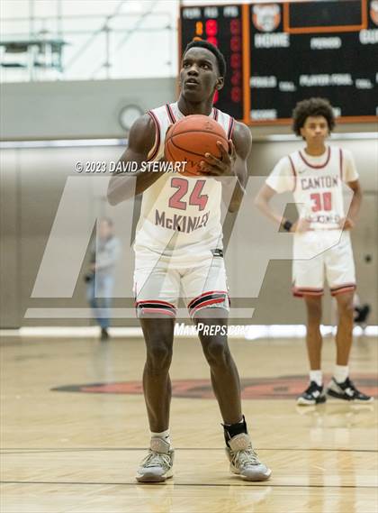 Thumbnail 3 in Archbishop Hoban vs. McKinley photogallery.