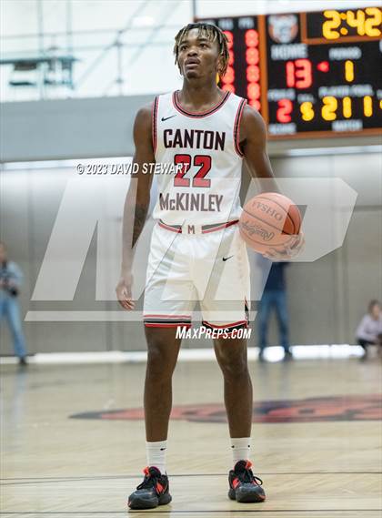 Thumbnail 3 in Archbishop Hoban vs. McKinley photogallery.