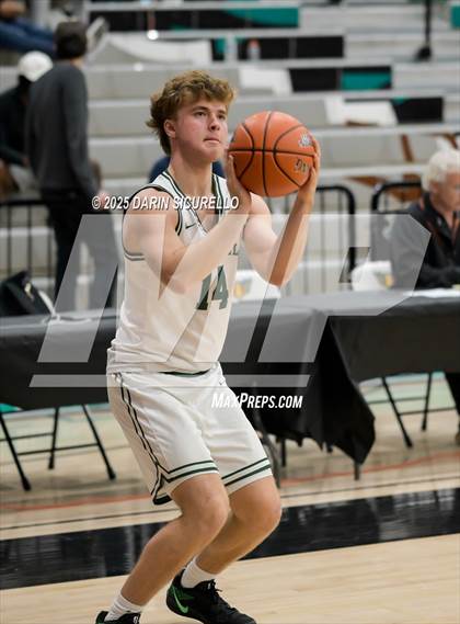 Thumbnail 3 in De La Salle vs. Harvard-Westlake (Hoophall West - Nike TOC) photogallery.
