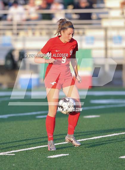 Thumbnail 2 in Memorial vs. Stratford (UIL 6A Regional Playoff) photogallery.