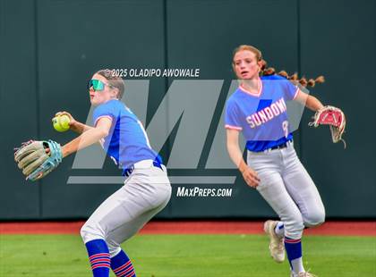 Thumbnail 1 in Shiner vs. Sundown (UIL Softball 2A Div 2 Final) photogallery.