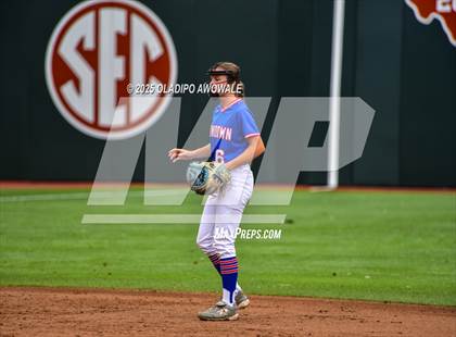 Thumbnail 1 in Shiner vs. Sundown (UIL Softball 2A Div 2 Final) photogallery.