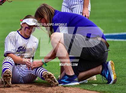 Thumbnail 1 in Shiner vs. Sundown (UIL Softball 2A Div 2 Final) photogallery.