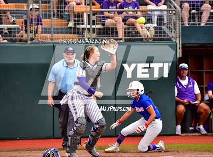 Thumbnail 1 in Shiner vs. Sundown (UIL Softball 2A Div 2 Final) photogallery.