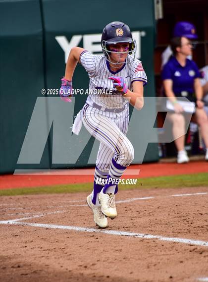 Thumbnail 1 in Shiner vs. Sundown (UIL Softball 2A Div 2 Final) photogallery.
