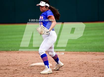 Thumbnail 2 in Shiner vs. Sundown (UIL Softball 2A Div 2 Final) photogallery.