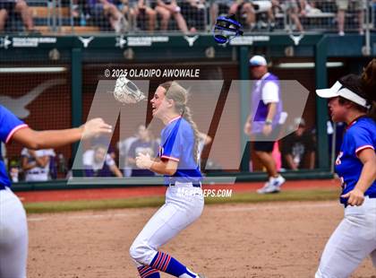 Thumbnail 2 in Shiner vs. Sundown (UIL Softball 2A Div 2 Final) photogallery.