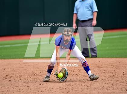 Thumbnail 3 in Shiner vs. Sundown (UIL Softball 2A Div 2 Final) photogallery.