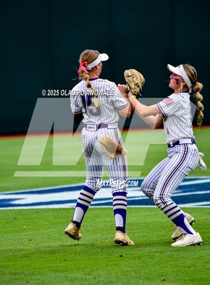 Thumbnail 1 in Shiner vs. Sundown (UIL Softball 2A Div 2 Final) photogallery.