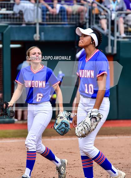 Thumbnail 3 in Shiner vs. Sundown (UIL Softball 2A Div 2 Final) photogallery.