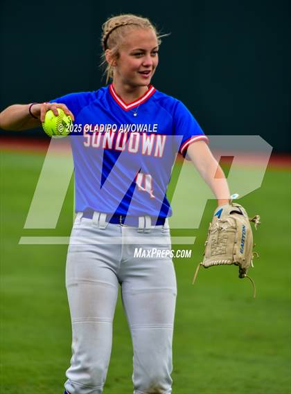 Thumbnail 2 in Shiner vs. Sundown (UIL Softball 2A Div 2 Final) photogallery.