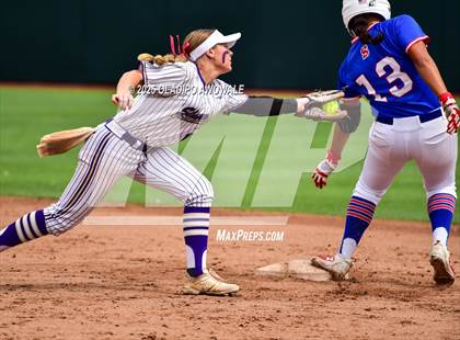 Thumbnail 1 in Shiner vs. Sundown (UIL Softball 2A Div 2 Final) photogallery.