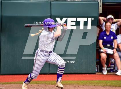 Thumbnail 3 in Shiner vs. Sundown (UIL Softball 2A Div 2 Final) photogallery.