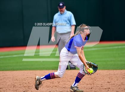 Thumbnail 1 in Shiner vs. Sundown (UIL Softball 2A Div 2 Final) photogallery.