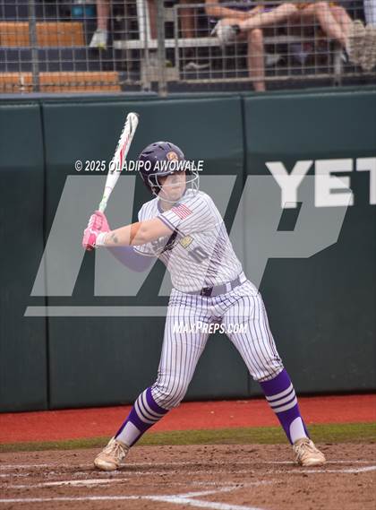 Thumbnail 1 in Shiner vs. Sundown (UIL Softball 2A Div 2 Final) photogallery.