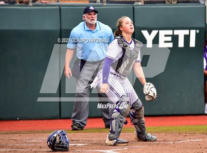 Thumbnail 3 in Shiner vs. Sundown (UIL Softball 2A Div 2 Final) photogallery.