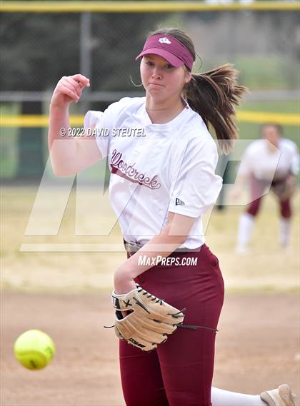 Thumbnail 3 in Woodcreek vs. Rosemont photogallery.