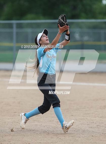 Thumbnail 1 in Mountain Range vs Cherry Creek (Loveland Softball Showcase) photogallery.