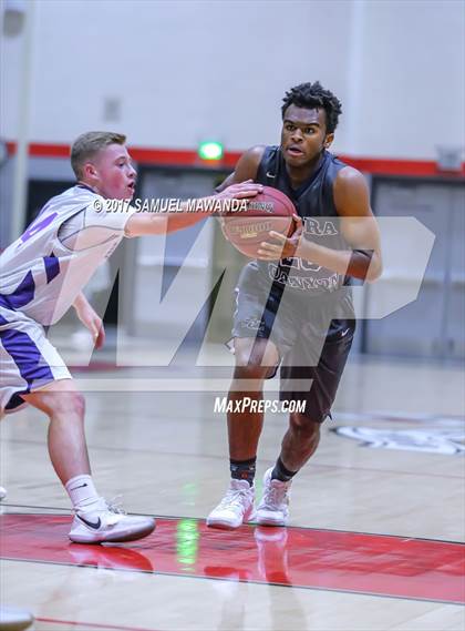 Thumbnail 3 in Sierra Canyon vs Righetti (Hart Holiday Classic) photogallery.