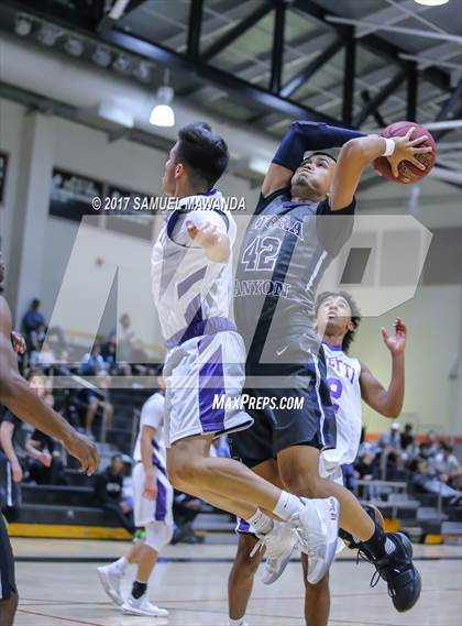 Thumbnail 2 in Sierra Canyon vs Righetti (Hart Holiday Classic) photogallery.
