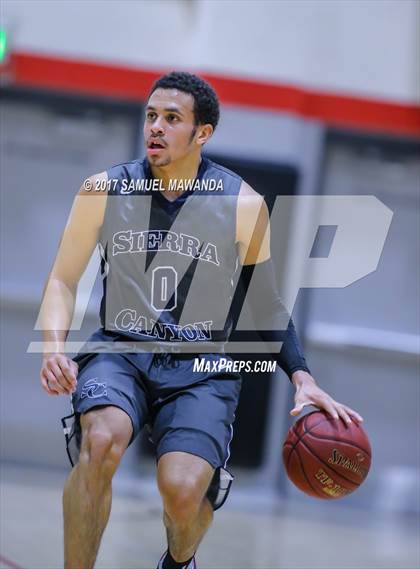 Thumbnail 3 in Sierra Canyon vs Righetti (Hart Holiday Classic) photogallery.