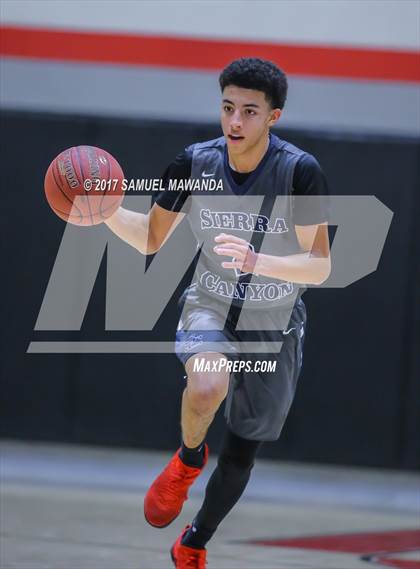 Thumbnail 2 in Sierra Canyon vs Righetti (Hart Holiday Classic) photogallery.