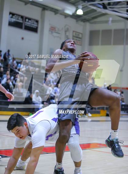 Thumbnail 2 in Sierra Canyon vs Righetti (Hart Holiday Classic) photogallery.