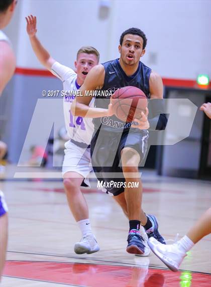 Thumbnail 2 in Sierra Canyon vs Righetti (Hart Holiday Classic) photogallery.