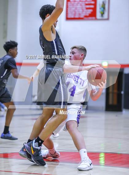 Thumbnail 3 in Sierra Canyon vs Righetti (Hart Holiday Classic) photogallery.